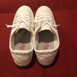 Size 9 new white Jellypop sneakers